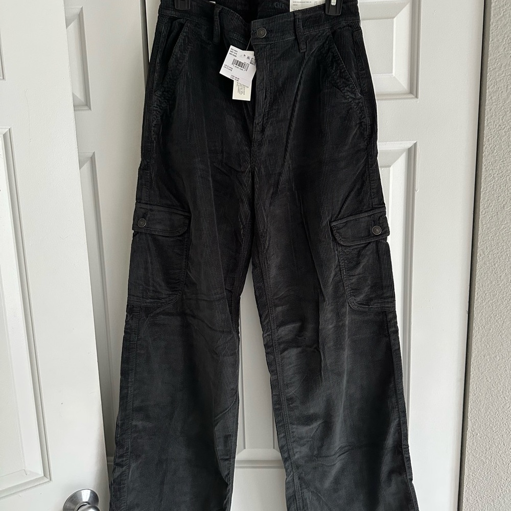 American Eagle - Women’s Black Cargo Pants